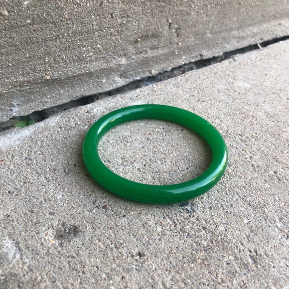 Green Jade Bangle Bracelet - Picture 4 of 8